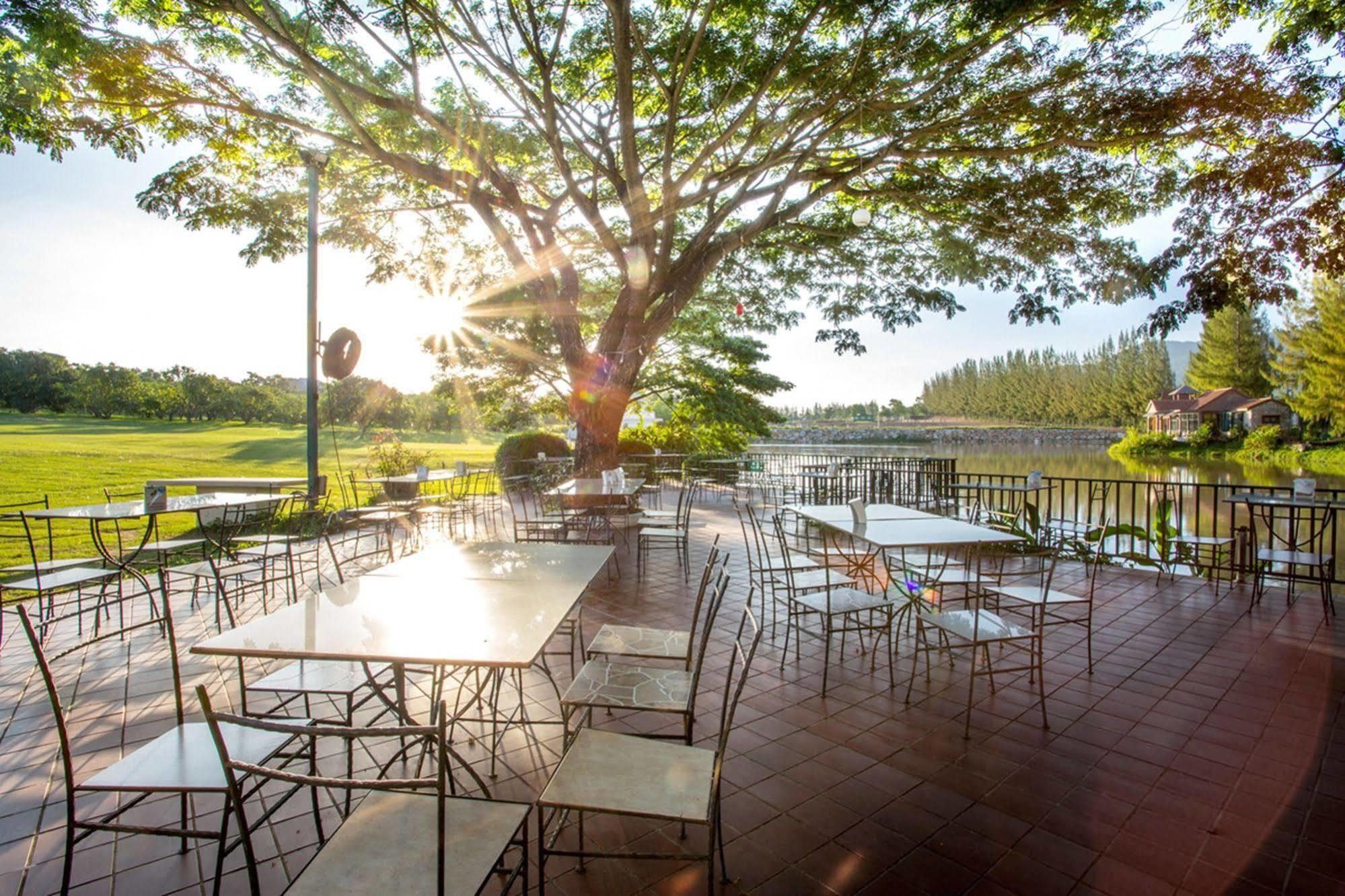 Chateau De Khaoyai Hotel & Resort Pak Chong Extérieur photo
