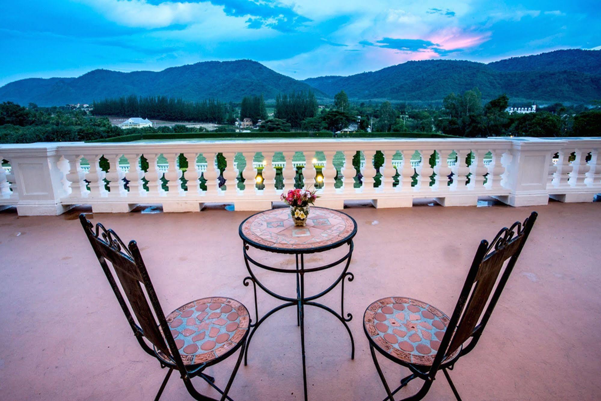 Chateau De Khaoyai Hotel & Resort Pak Chong Extérieur photo
